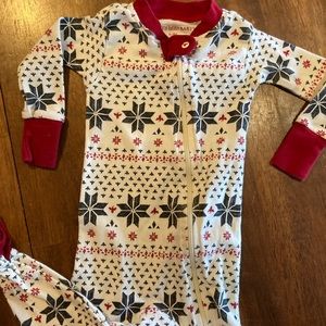 NWOT, Burt’s Bees organic cotton sleeper 6-9 months old.